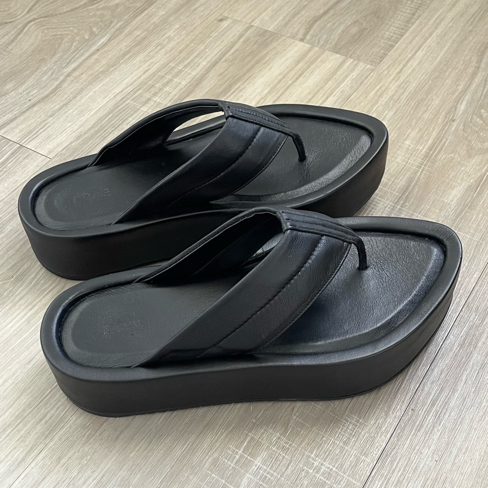Designer Black Leather Platform Flip-Flop Sandals